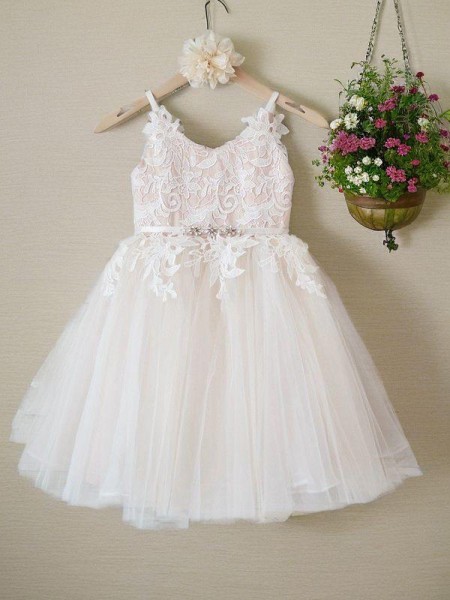 Adorable A-line Princess V-neck Sleeveless Knee-Length Tulle Flower Girl Dress