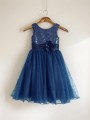 A-line Princess Sparkling Scoop Sleeveless Knee-Length Tulle Flower Girl Dress With Hand-Made Flower