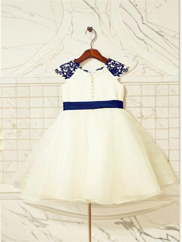 Angelic A-line Princess Scoop Sleeveless Tea-Length Tulle Flower Girl Dress With Applique