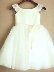 A-line Princess Lovely Scoop Sleeveless Knee-Length Tulle Flower Girl Dress With Sash